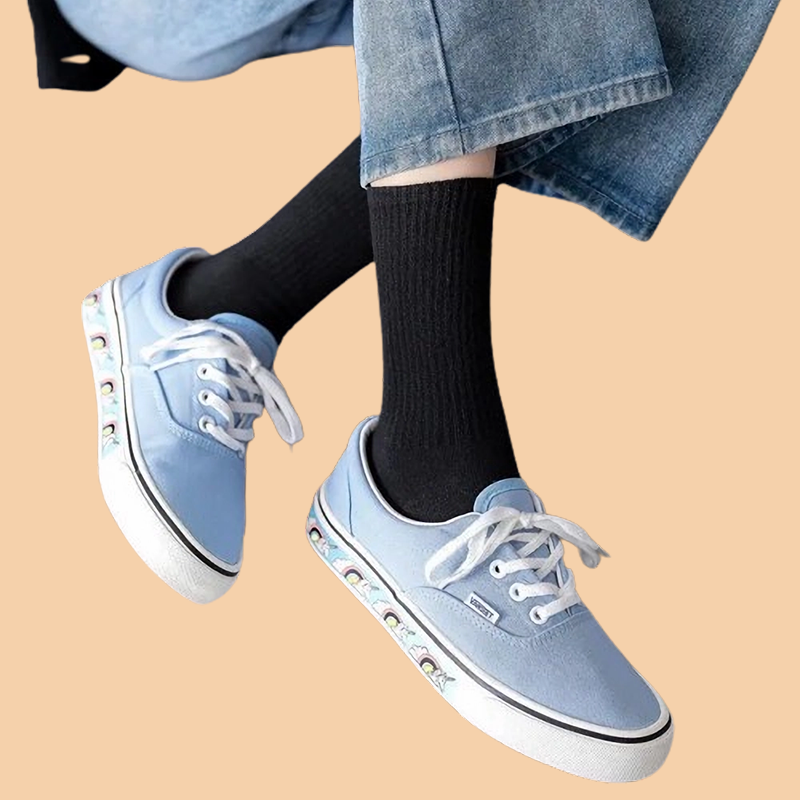 10 pasang kaus kaki pria, hitam dan putih kesederhanaan Fashion tabung tengah Streetwear lembut bernapas katun kasual kaus kaki