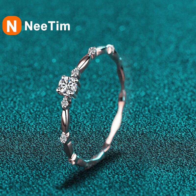 NeeTim D cincin warna VVS1 Moissanite untuk wanita, Perhiasan halus pernikahan dengan sertifikasi 925 Sterling silver, cincin hadiah pertunangan