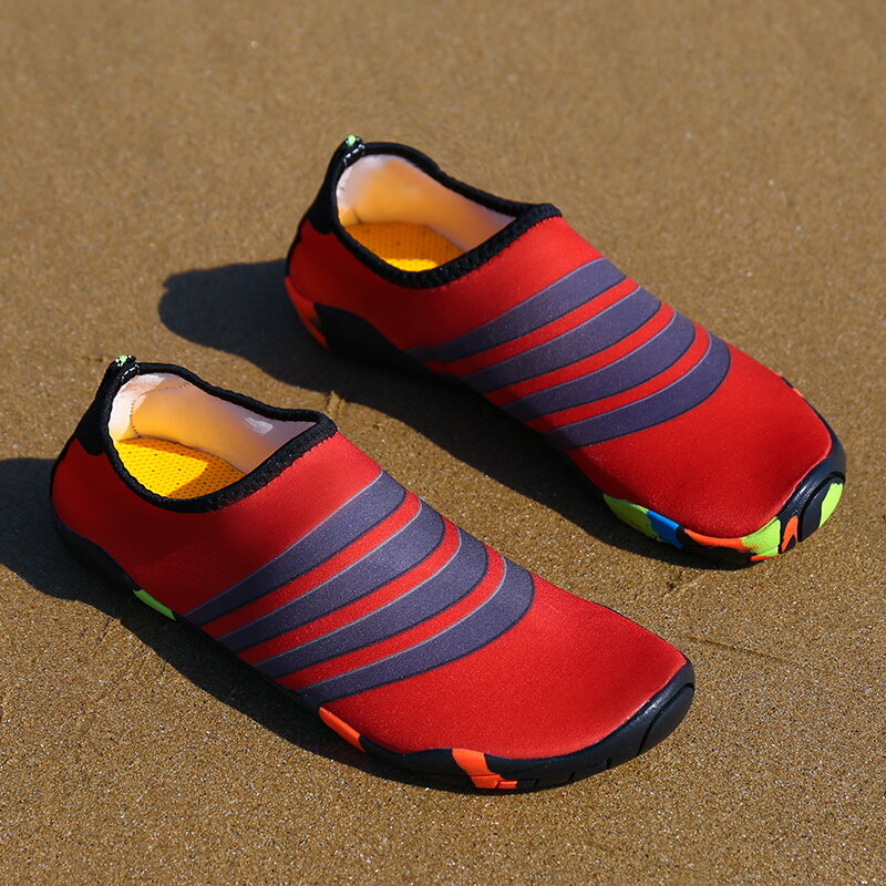 Scarpe da acqua Sneakers Yogashoes Unisex nuoto Aqua Seaside pantofole a piedi nudi Beach surf sandali leggeri genitore-figlio