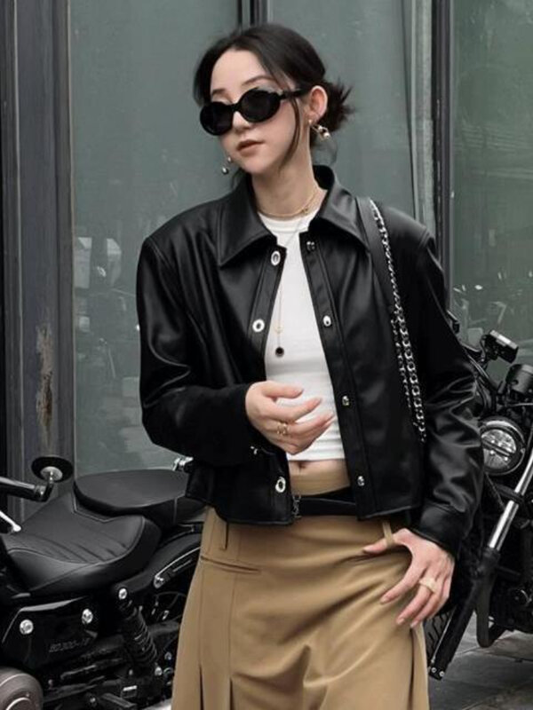 In The Early Autumn of 2022, New Black Metal Button Lapel Customized Short Jacket Leather Jacket Women