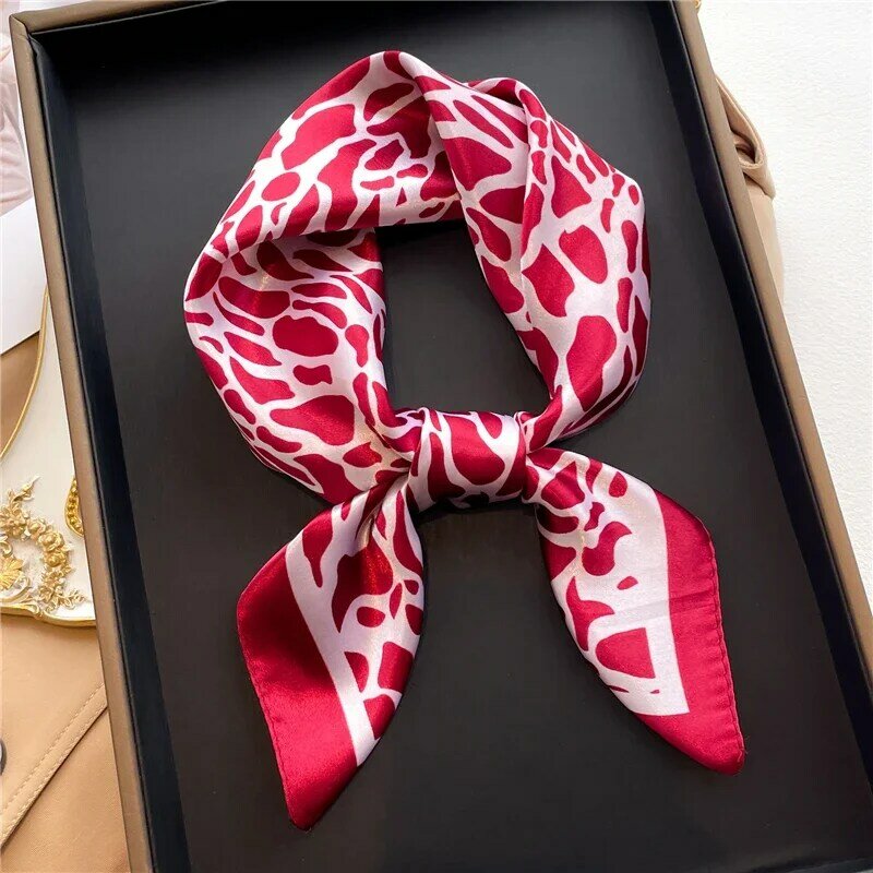 Bufanda de seda satinada con estampado de leopardo para mujer, pañuelo pequeño de 60cm para el cuello, a la moda, para verano