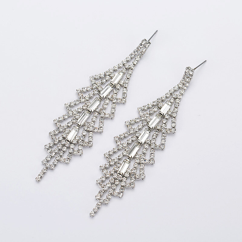 E341 Earrings Exquisite tassel stud rhinestones claw chain a large quantity of superior