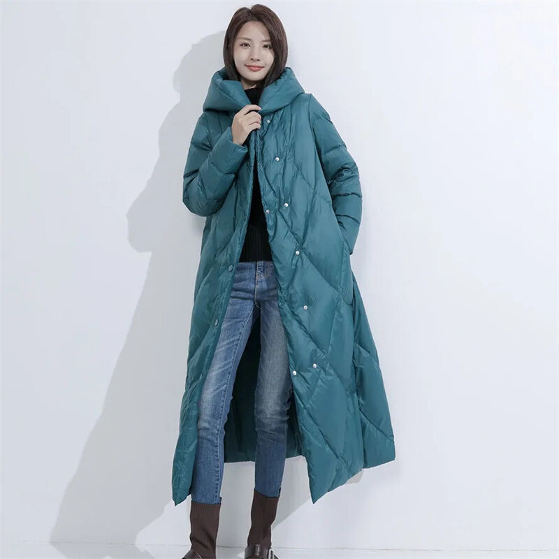 Новинка 2023, Женская длинная утолщенная модная простая свободная зимняя одежда на белом утином пуху 50%, Корейская теплая одежда с капюшоном
