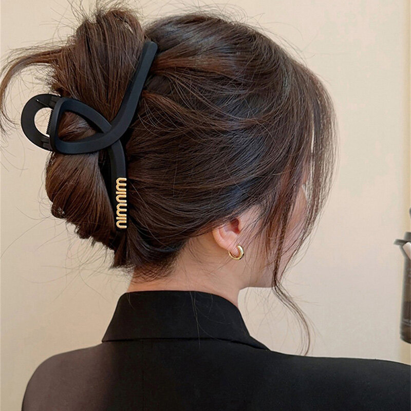 Klip rambut huruf hitam untuk wanita, aksesori rambut Korea jepit rambut cakar besar elegan Prancis modis