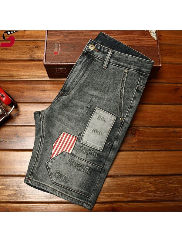 Pantaloncini di jeans con ricamo patch di fascia alta estate 2024 per uomo pantaloni corti casual coreani alla moda slim-fit elasticizzati alla moda