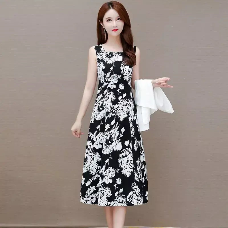 Conjunto de vestido de primavera y verano para mujer, traje pequeño estampado, Top sin mangas, falda, conjunto de dos piezas, versión coreana, 2024