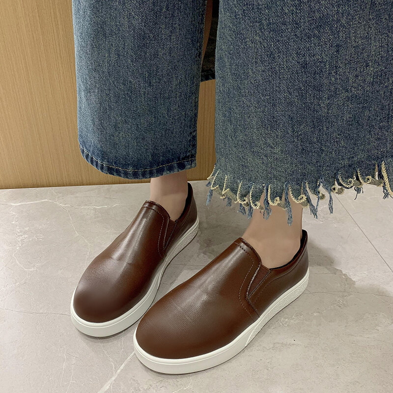 Туфли женские кожаные без застежки, круглый носок, плоская подошва, модные лаконичные лоферы, 2024
