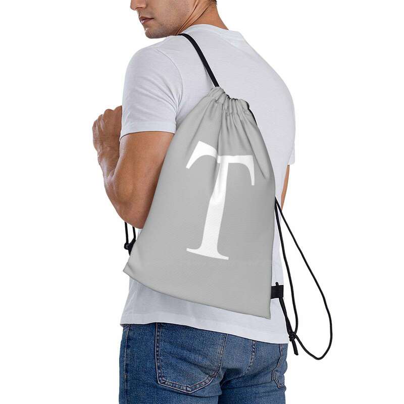 Srebrnoszary Basic Monogram T Teen studentka plecak na laptopa torby podróżne minimalne podstawowe zwykły biały srebrno-szare tło