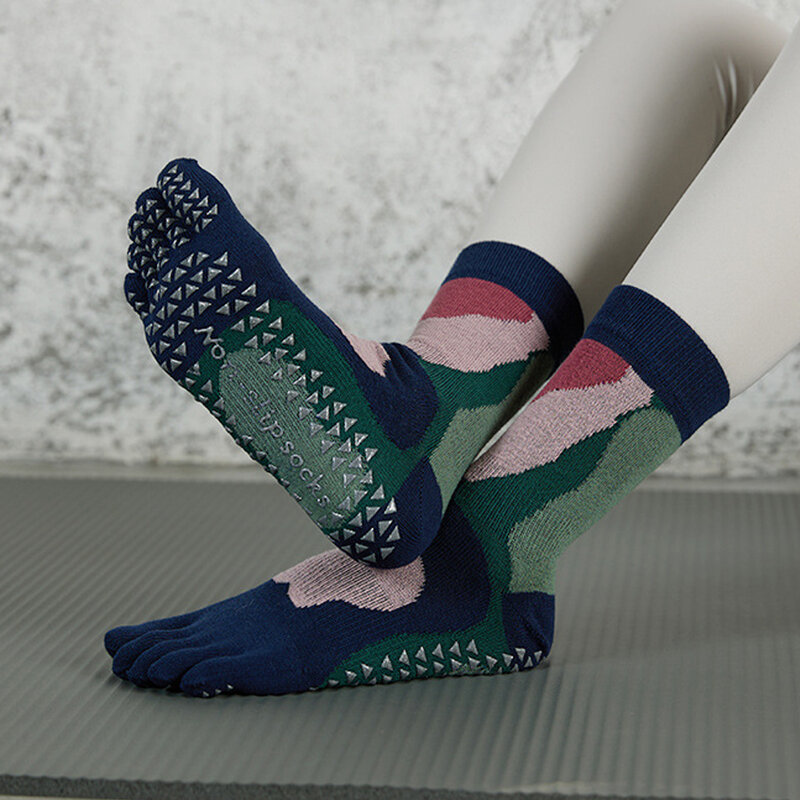 Носки для занятий йогой 1 пара, осенние модные Нескользящие силиконовые носки средней длины для пилатеса, спортзала, фитнеса, пола, спортивные зимние носки с пальцами