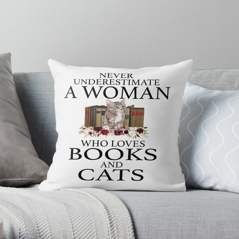 Nigdy nie lekceważ kobiety, która kocha książki, a koty rzucają poduszkami poduszki na sofę poszewki na poduszki Sofa dekoracyjna poszewki
