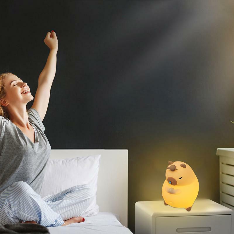Luce notturna a LED lampada decorativa carina a forma di capibara ricaricabile 1200mAh batteria atmosfera luce Pat Tap LED comodino luce