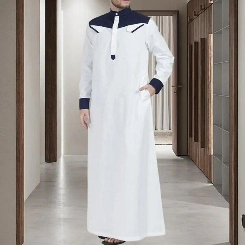 Männer Stehkragen Langarm Robe Kontrast farbe Knöpfe halbe Knopfleiste Taschen locker sitzen traditionelle Robe für den Nahen Osten