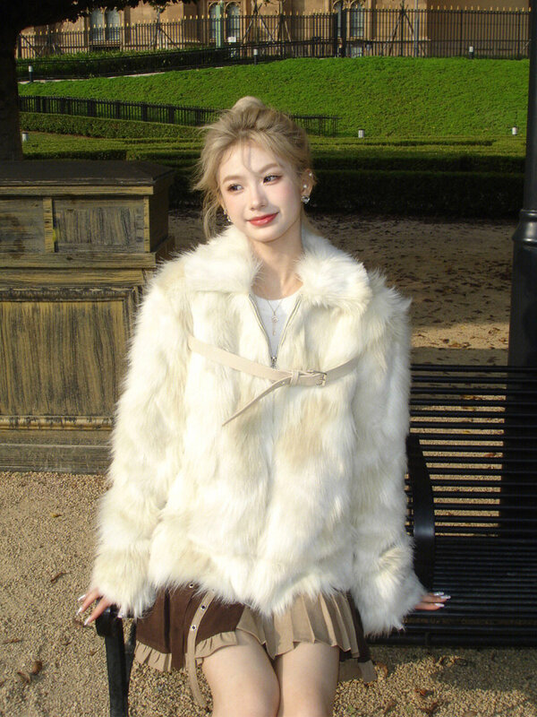 Женское эксклюзивное пальто из искусственного меха лисы в новом стиле на зиму