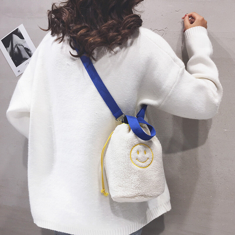 수 놓은 미소 작은 어깨 가방 여성용 부드러운 봉제 학생 소녀 미소 버킷 크로스 바디 가방, 양모 지갑 핸드백