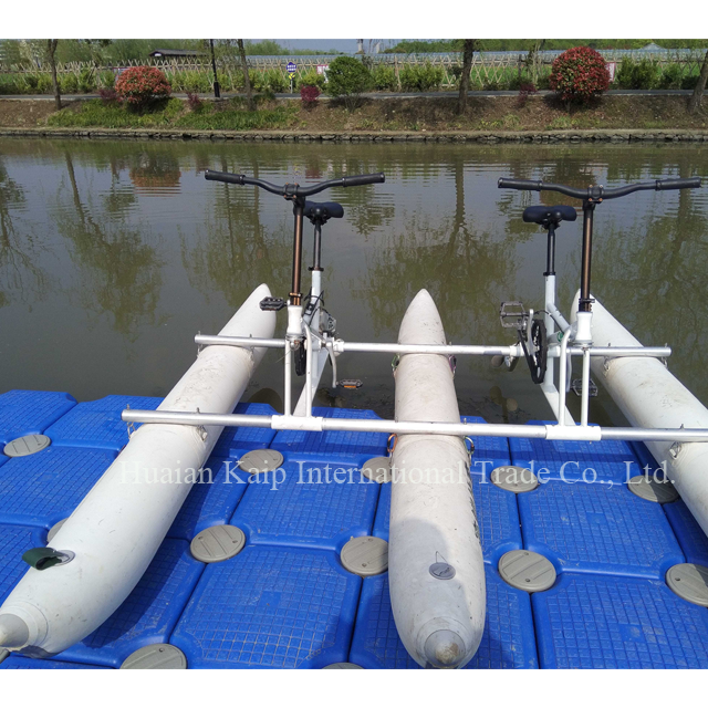 Bici da acqua galleggiante gonfiabile leggera con telaio in alluminio + bicicletta da acqua umana in materiale PVC in vendita