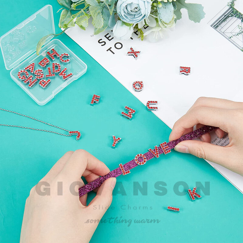 8mm A-Z cor vermelha strass slide letras encantos diy jóias marcação ajuste colar pet pulseira chaveiros 1pcs