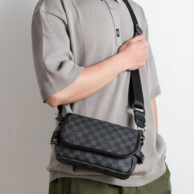 Tas selempang tunggal pria kotak-kotak fashion Jepang tas bahu tunggal bisnis kasual musim panas tas selempang kulit pu-feeling tas messenger persegi