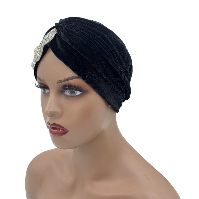 Boné de turbante plissado aveludado para mulheres, strass brilhante, envoltórios de senhora, lenço muçulmano, gorro, chapéu químico do câncer
