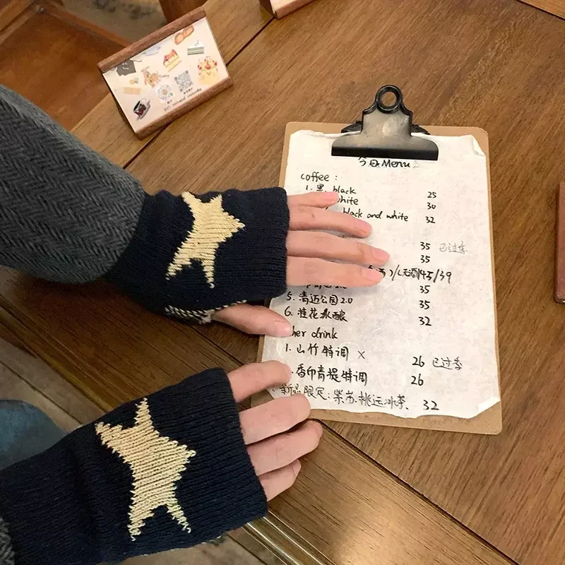 Guanti di lana lavorati a maglia autunno inverno Ins moda Y2K mezze dita da uomo calde guanti senza dita a stella a cinque punte Unisex