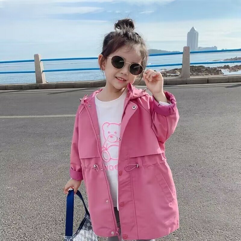 Trench per ragazze primavera e autunno 2023 nuovo cappotto di carica per bambini coreani giacca a vento di media lunghezza giacca da bambino per stranieri