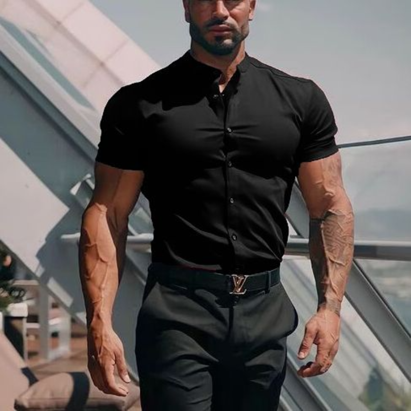 Camisa preta com gola em pé masculina, fitness esportiva, elástica, versátil, roupas finas, tops casuais de manga curta, homem musculoso, verão