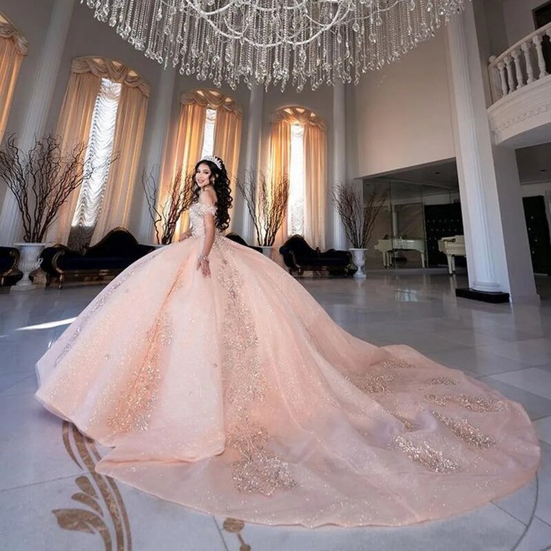 Różowa księżniczka Quinceanera sukienka balowa z odkrytymi ramionami aplikacje słodkie 16 sukienek 15 Años meksykańskie