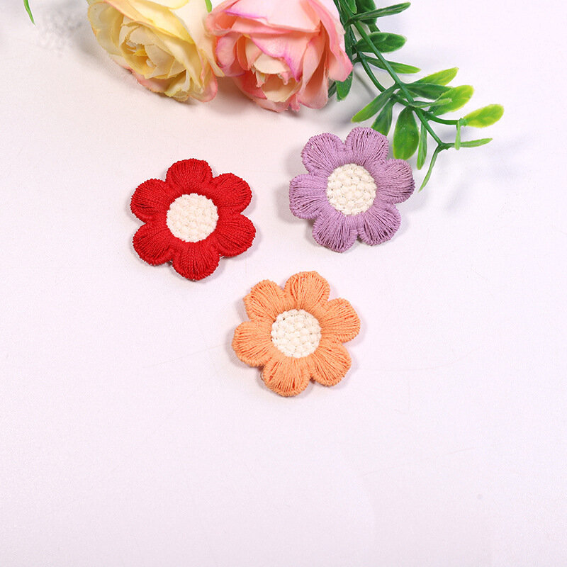 30 szt. 3-centymetrowej kolorowej, sześcioczęściowej naszywki na tkanina haftowana naklejki z kwiatami do włosów na wesele
