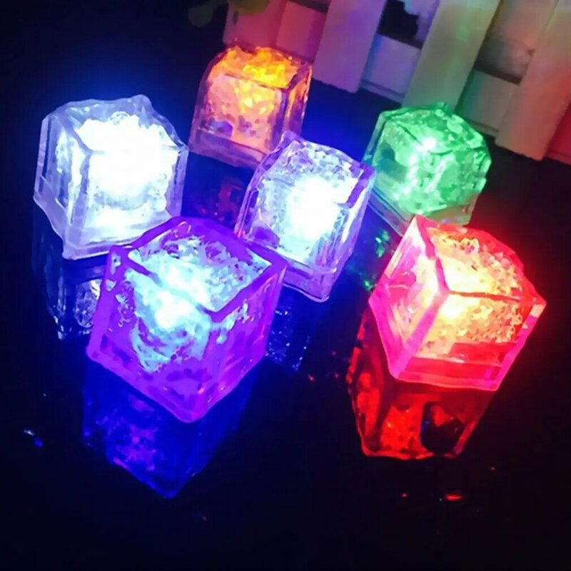 Mode lustige Kinder Bad Lampe schwimmende Lampe Badewanne wasserdichte bunte LED-Lampe Spielzeug blinkenden Eiswürfel