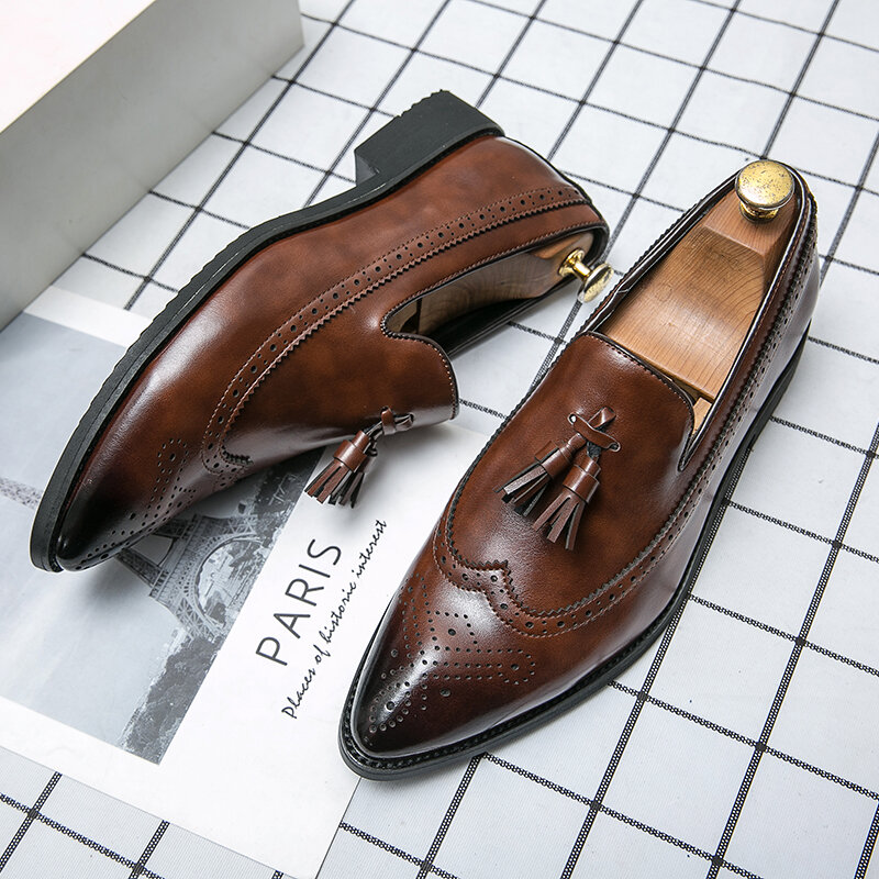 Tamanho grande feito à mão 38-48 borla mocassins sapatos masculinos couro preto moda escritório brogue sapatos homem vestido de negócios sapatos de condução