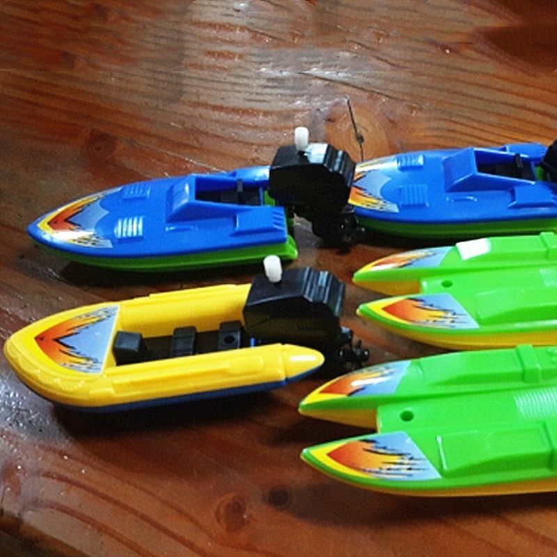 Mini-speedboot interactief zwembadspeelgoed voor waterstrand om te spelen Cartoon babybadje