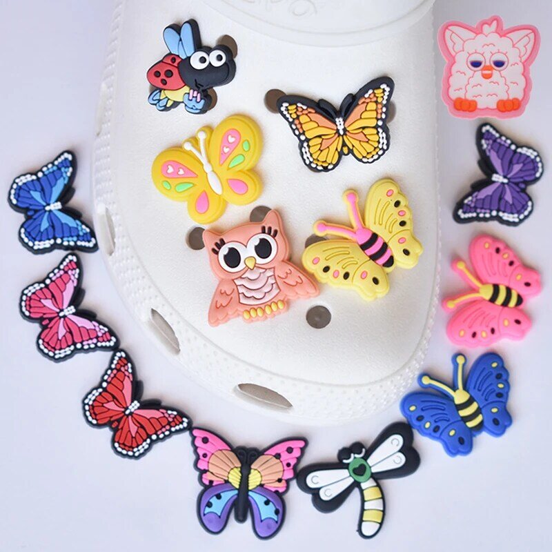 1pc bonito borboleta dos desenhos animados sapatos de pvc encantos sapato acessórios fivelas para meninas presentes diy pulseira decorações