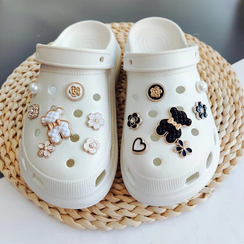 Croc Shoe Charms Pearl Buckle White Bear Bow Set Sandals Chains Pins Slipper Acessories Girl Personalized Decoration Party Gifts