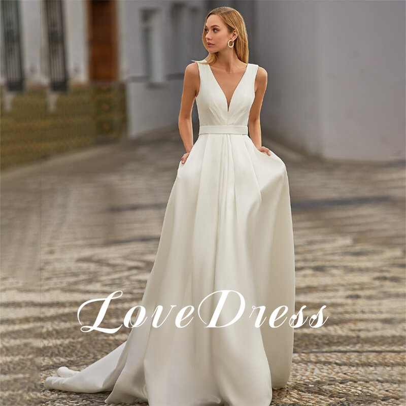 LoveDress-عميق رقبة v بلا أكمام فستان الزفاف للنساء, طيات a-الخط, زر بسيط فساتين العروس, ستان تراين