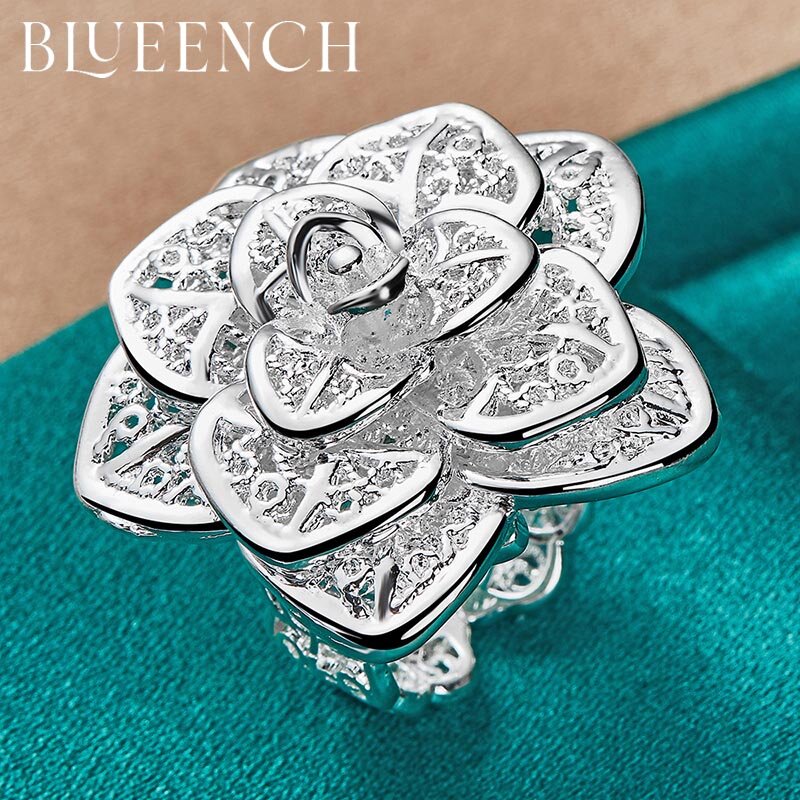 Женское кольцо с цветком из серебра 925 пробы