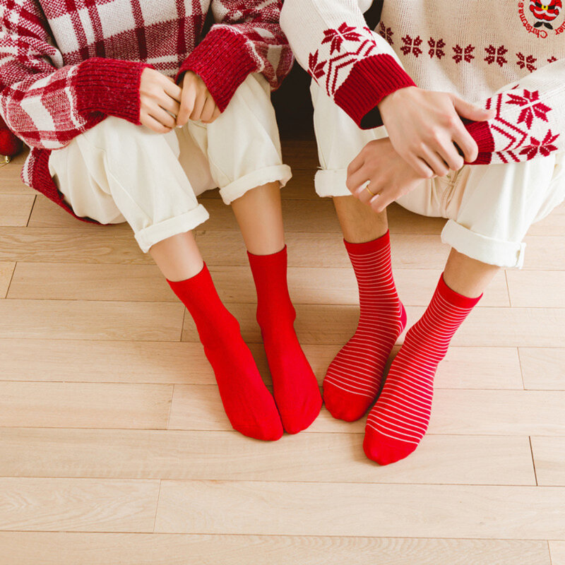 1 para damska bawełna Harajuku czerwony kolor Retro luźne skarpetki w kratę w paski skarpetki jesień zima nowy rok wygodne długie skarpetki