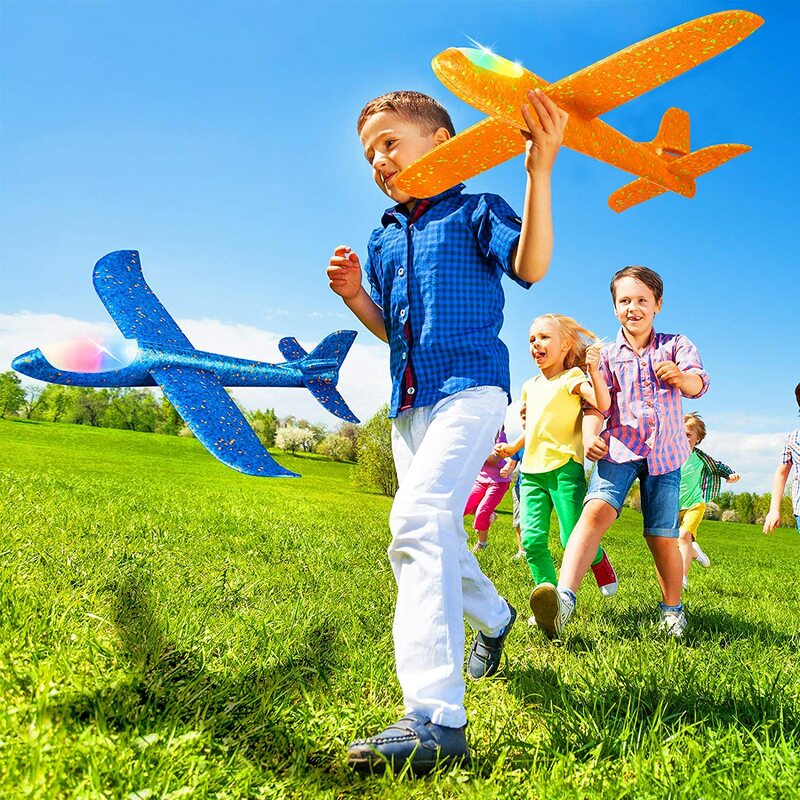 4 Paket 50CM Kit Pesawat Busa Mainan Glider Terbang dengan Lampu LED Set Pesawat Lempar Tangan Mainan Model Pesawat Permainan Luar Ruangan untuk Anak-anak