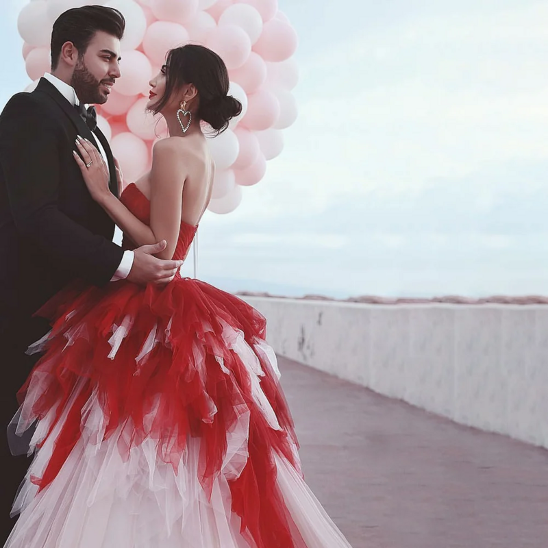 فستان زفاف شاطئ أحمر بلا أكمام ، فساتين زفاف بوهو ، فستان مثير بدون ظهر ، رداء قطار كنس ، حبيبته ، مقاس كبير