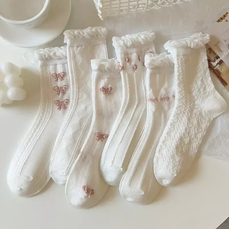 Meias de tubo médio Lolita Lace Bow, meia respirável de algodão macio, meias femininas casuais kawaii, preto e branco, JK coreano doce, 3 pares