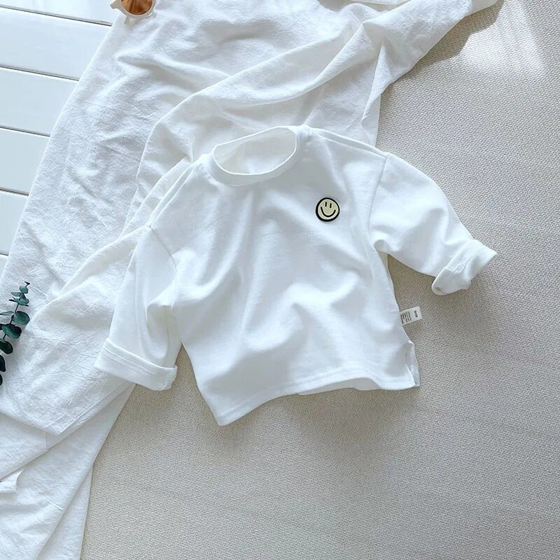 Maglietta a maniche lunghe per bambini all'inizio della primavera versione coreana vestiti alla moda camicia Base allentata bambino Unisex nuovo Design girocollo Top a righe