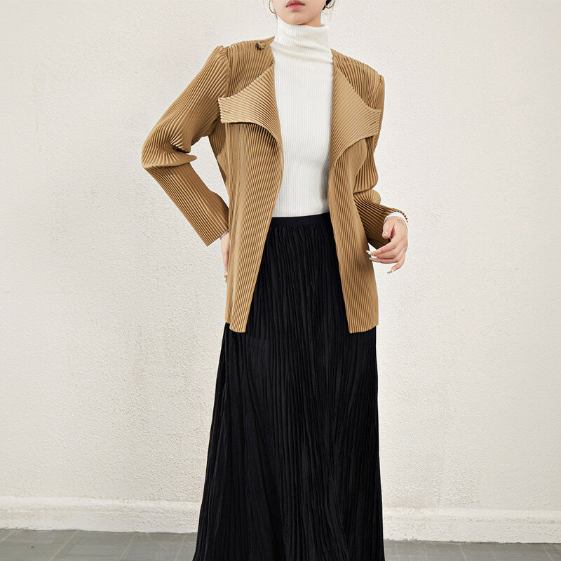 女性用シングルボタンダウンコート,プリーツジャケット,ラウンドネック,長袖,単色,秋と冬のファッション,ミヤキ