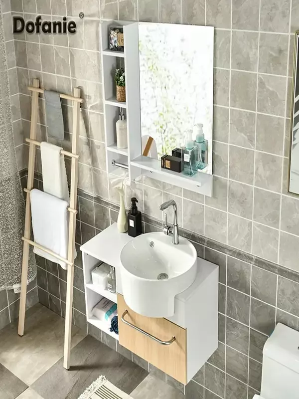 خزانة بمرآة حمام من الخشب الصلب ، تركيبة حوض غسيل حديث ، حوض داخلي ، حوض أبيض بسيط خالي من الطلاء