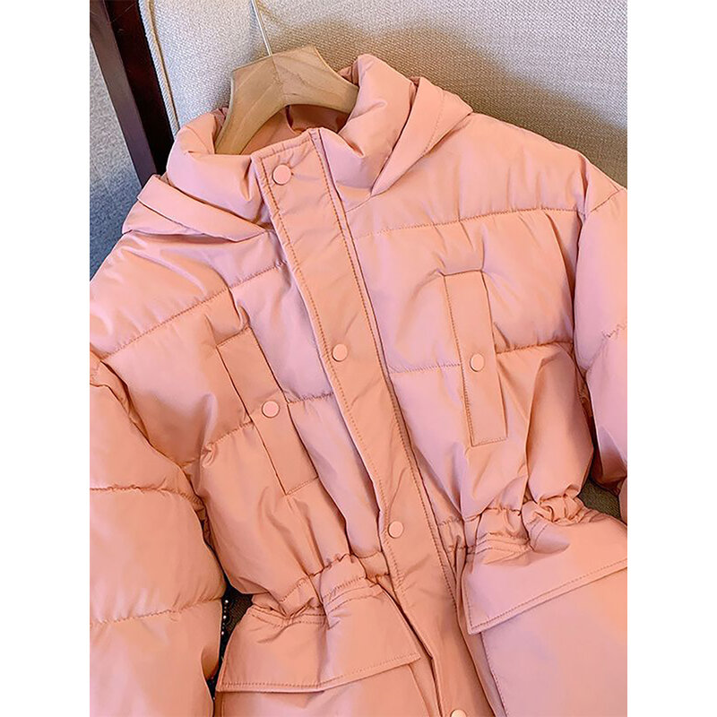 Frauen dicke Baumwolle gepolsterte Jacken 2023 Winter mode lose Taille Kordel zug Baumwoll mäntel solide rosa große Taschen Kapuzen mantel