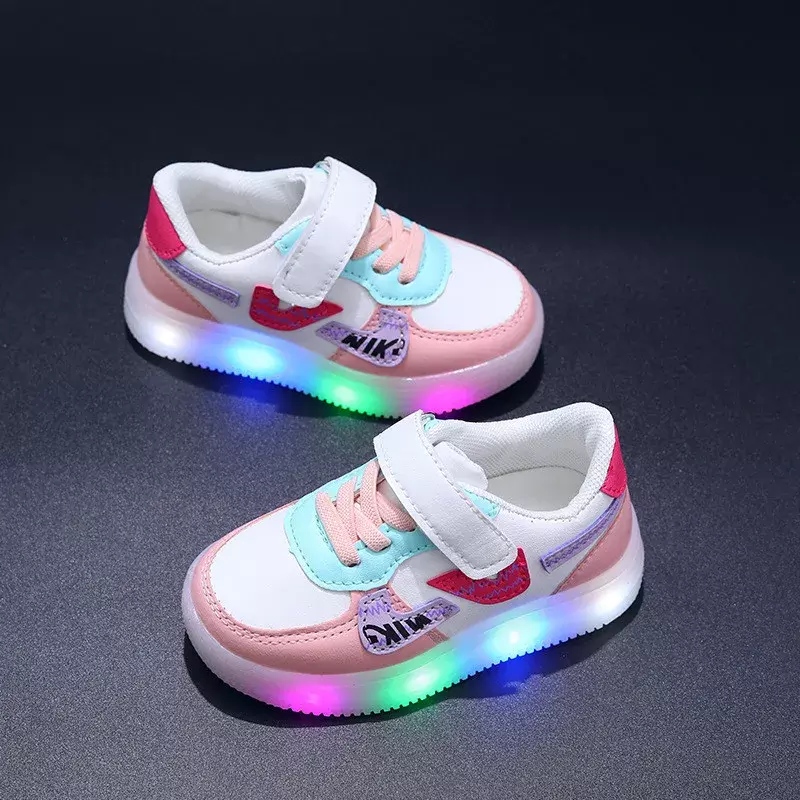 Zapatos deportivos para niños y niñas, zapatillas de tablero con suela suave y luz LED, para primavera y otoño, 2023