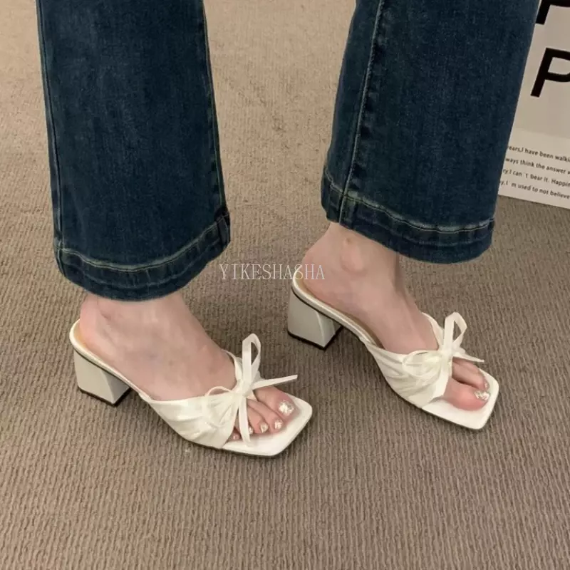 2024 Summer New Low Heeled Bow pantofole con tacco spesso da donna che indossano sandali da donna sandali di lusso da donna designer