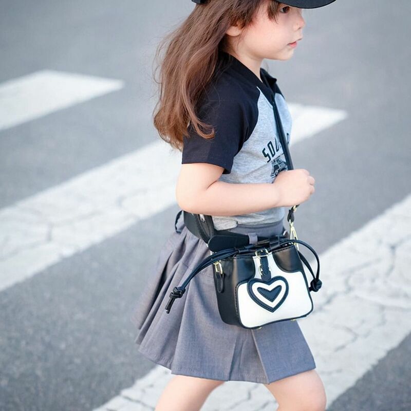 女の子のためのミニハートスタイルのpuショルダーバッグ,かわいい,防水,子供のための新しいデザイン