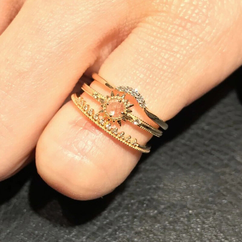 Женское кольцо из серебра 925 пробы с фианитом в виде солнца