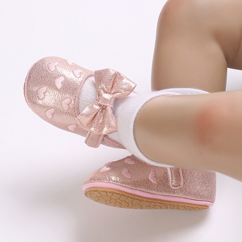 Sepatu bayi perempuan pita kulit PU, sepatu Moccasins lucu sol lembut sol datar untuk yang pertama berjalan, alas kaki putri balita