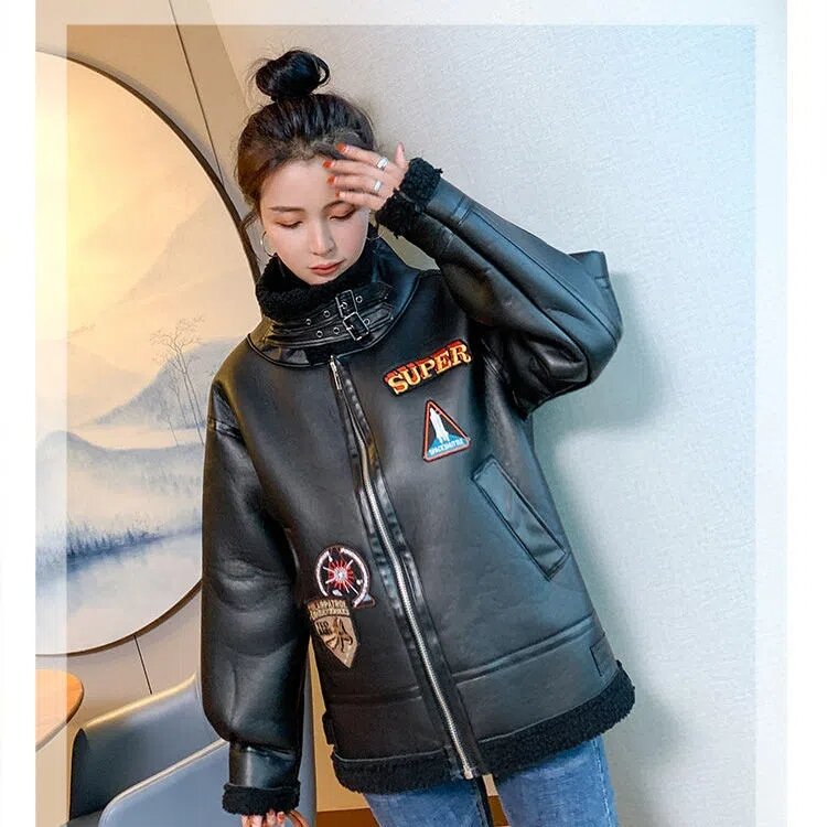 Женская куртка из искусственной кожи с имитацией овечьей шерсти, зимняя куртка, новинка 2023, мотоциклетная кожаная куртка с бархатным утеплителем, плотное пальто