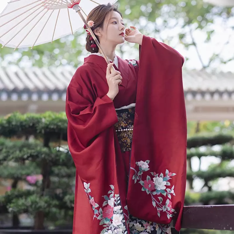 كيمونو نسائي ياباني تقليدي بأكمام طويلة ، لون أحمر ، مطبوعات زهور ، يوكاتا ، كلاسيكي ، فستان أداء ، زي تنكري