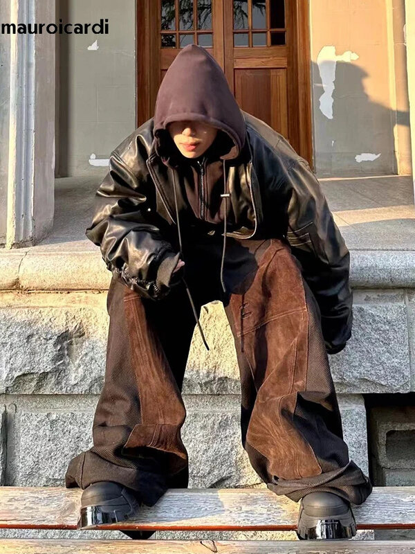 Mauroicardi Осень-зима Оверсайз Прохладная черная утолщенная теплая кожаная куртка из искусственной кожи Мужчины с капюшоном с длинным рукавом Роскошная дизайнерская подделка 2 верхняя одежда для мужчин 2023